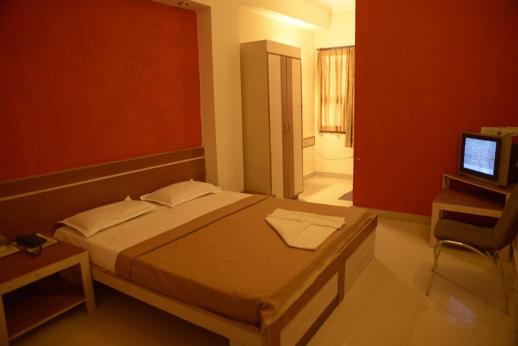 Hotel Sri Sai Krupa 海得拉巴 客房 照片